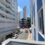 Apto Central, 2 Quadras Da Praia, Com Estacionamento