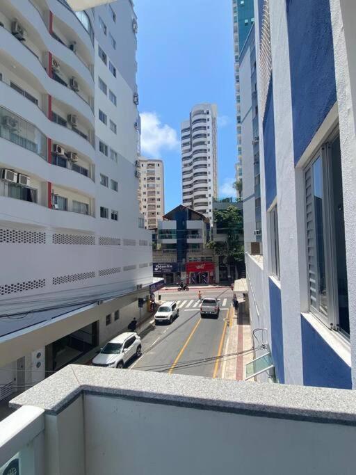Apto Central, 2 Quadras Da Praia, Com Estacionamento * Balneario Camboriu